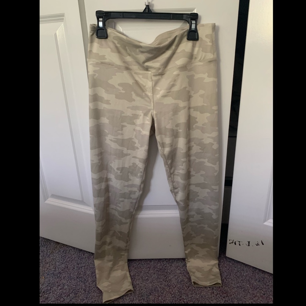 Women’s camouflage leggings